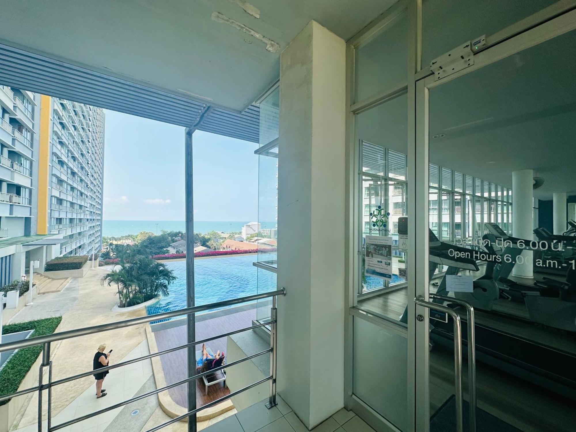 Seaview Beach Room Lumpini-Pool And Gym Face To Ocean Jomtien Beach Exterior photo