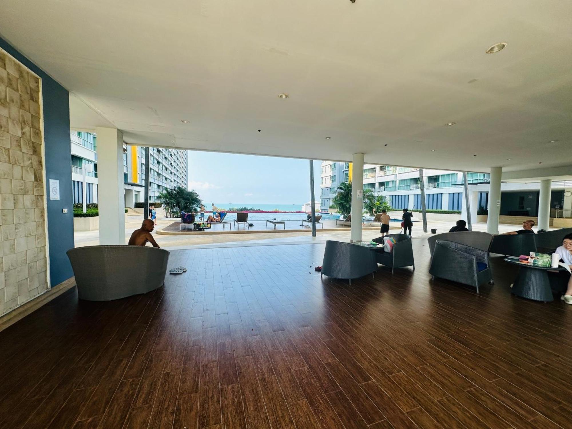 Seaview Beach Room Lumpini-Pool And Gym Face To Ocean Jomtien Beach Exterior photo