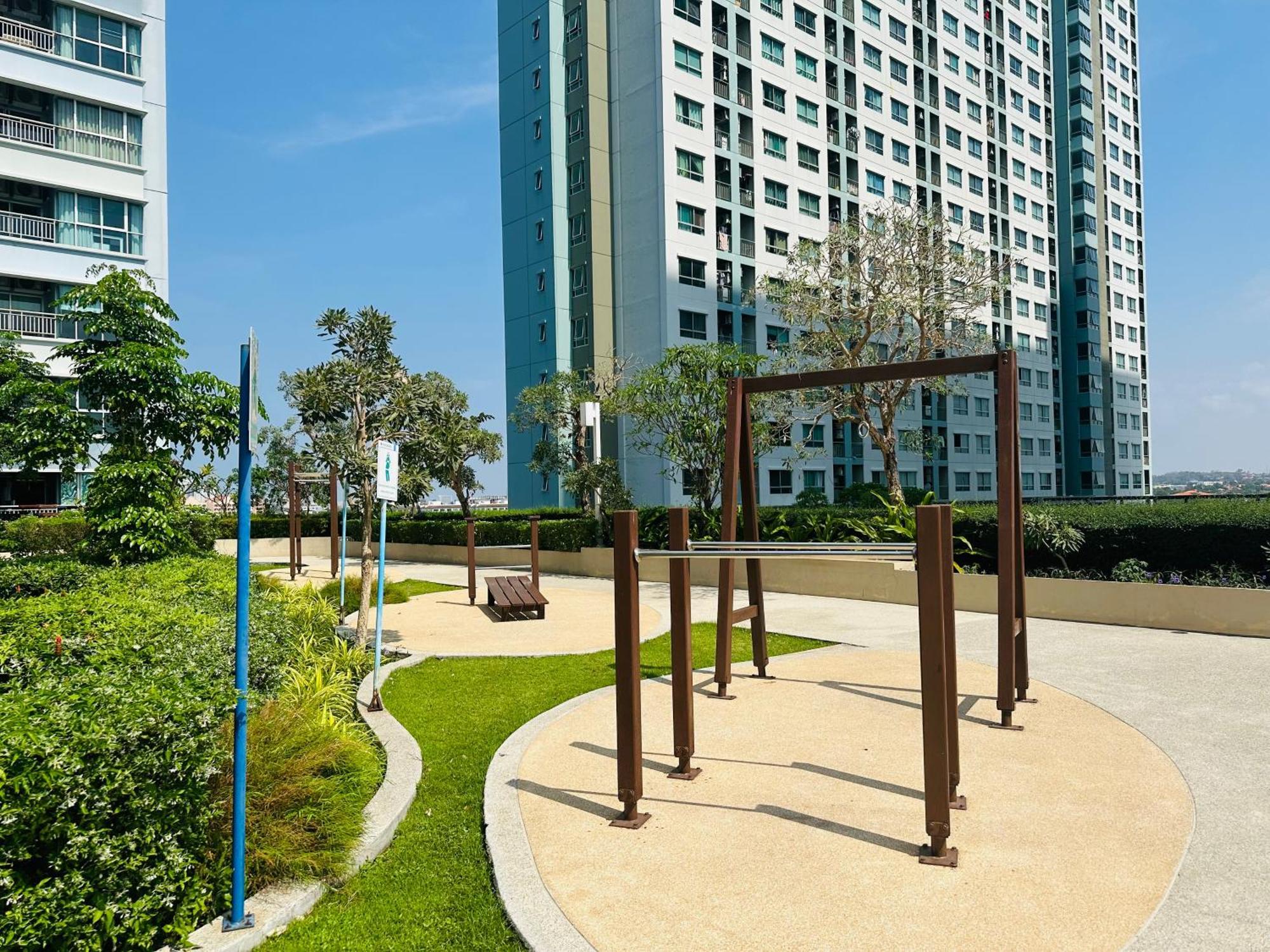 Seaview Beach Room Lumpini-Pool And Gym Face To Ocean Jomtien Beach Exterior photo