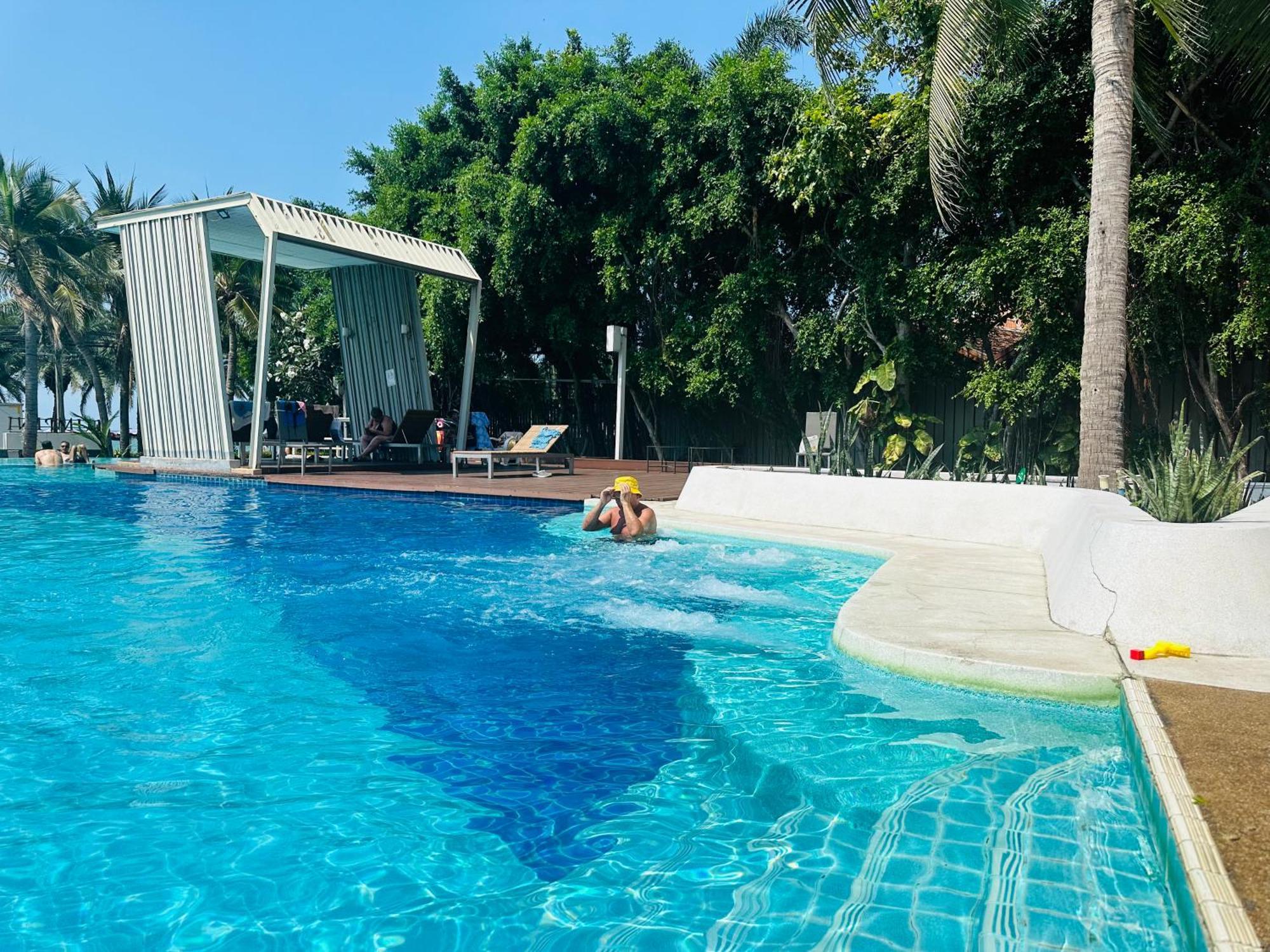Seaview Beach Room Lumpini-Pool And Gym Face To Ocean Jomtien Beach Exterior photo