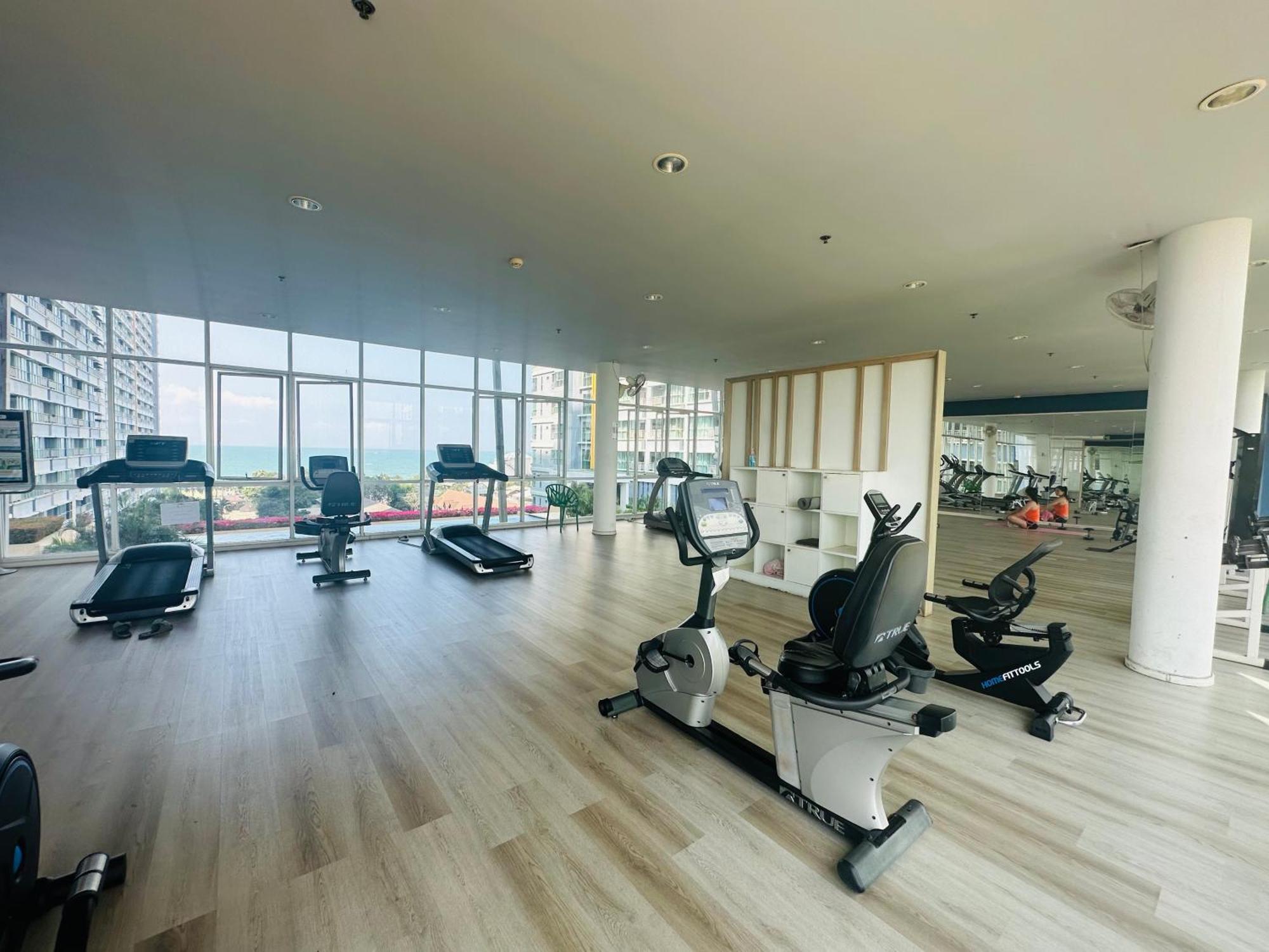 Seaview Beach Room Lumpini-Pool And Gym Face To Ocean Jomtien Beach Exterior photo