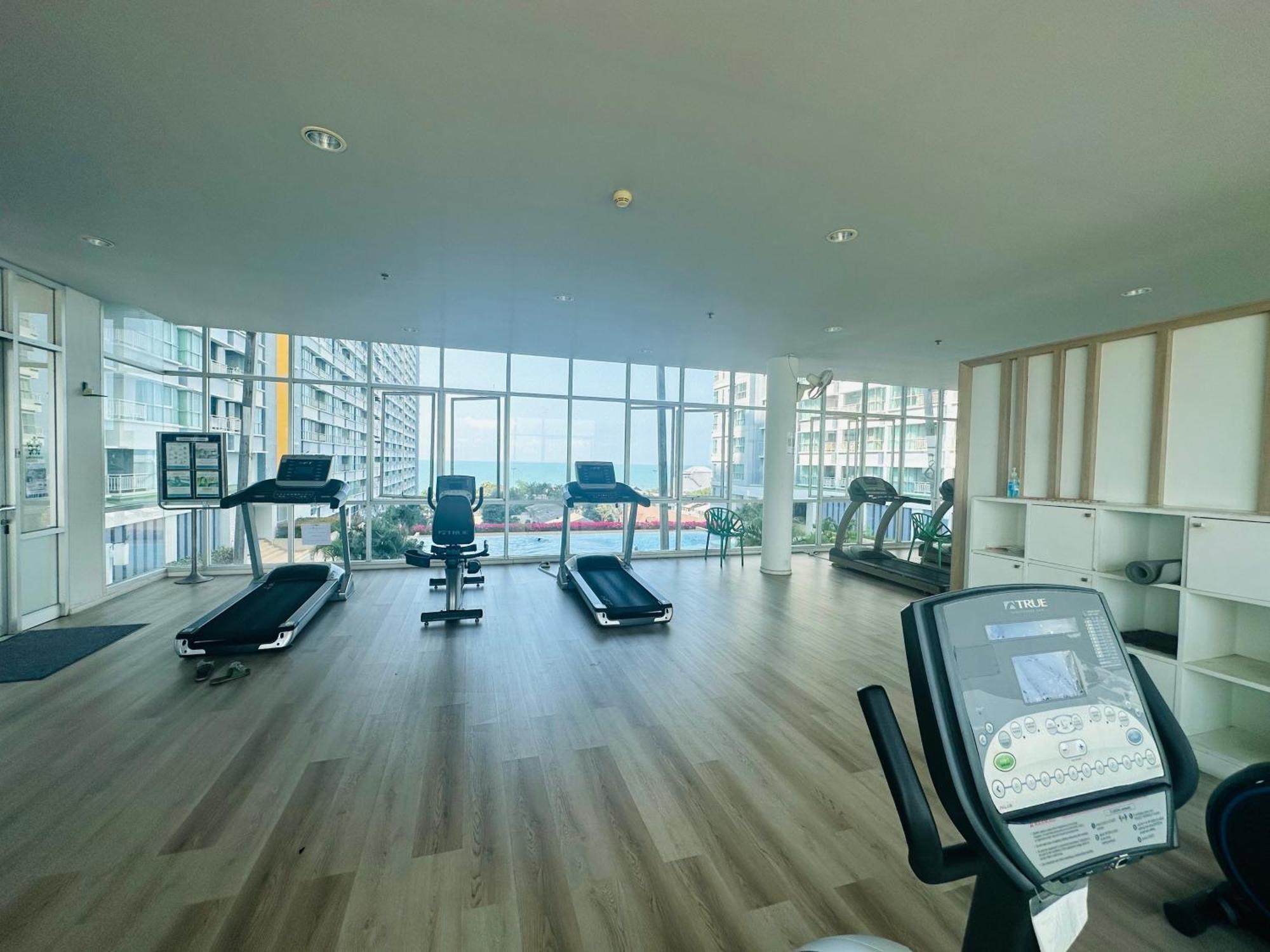 Seaview Beach Room Lumpini-Pool And Gym Face To Ocean Jomtien Beach Exterior photo