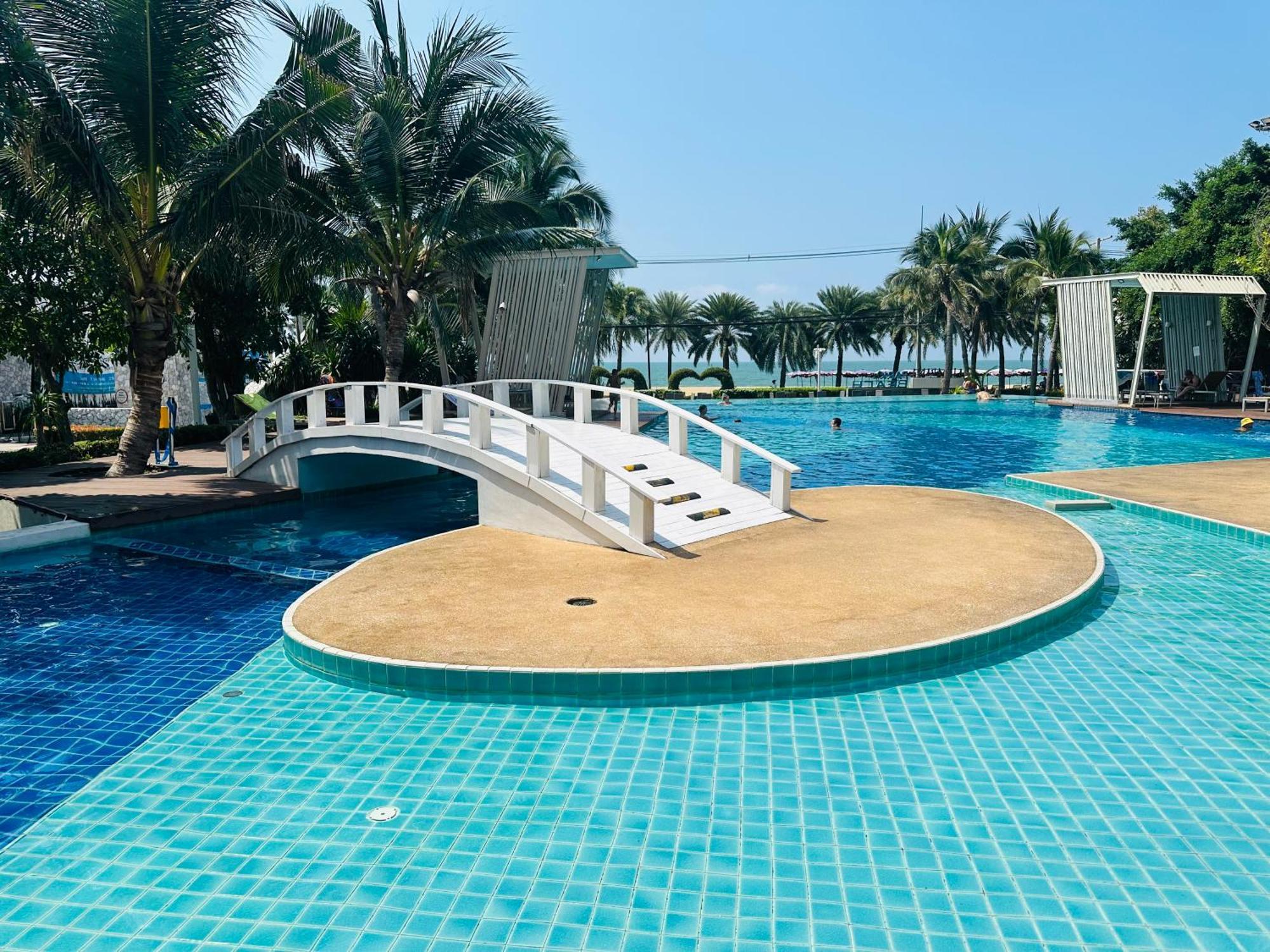 Seaview Beach Room Lumpini-Pool And Gym Face To Ocean Jomtien Beach Exterior photo