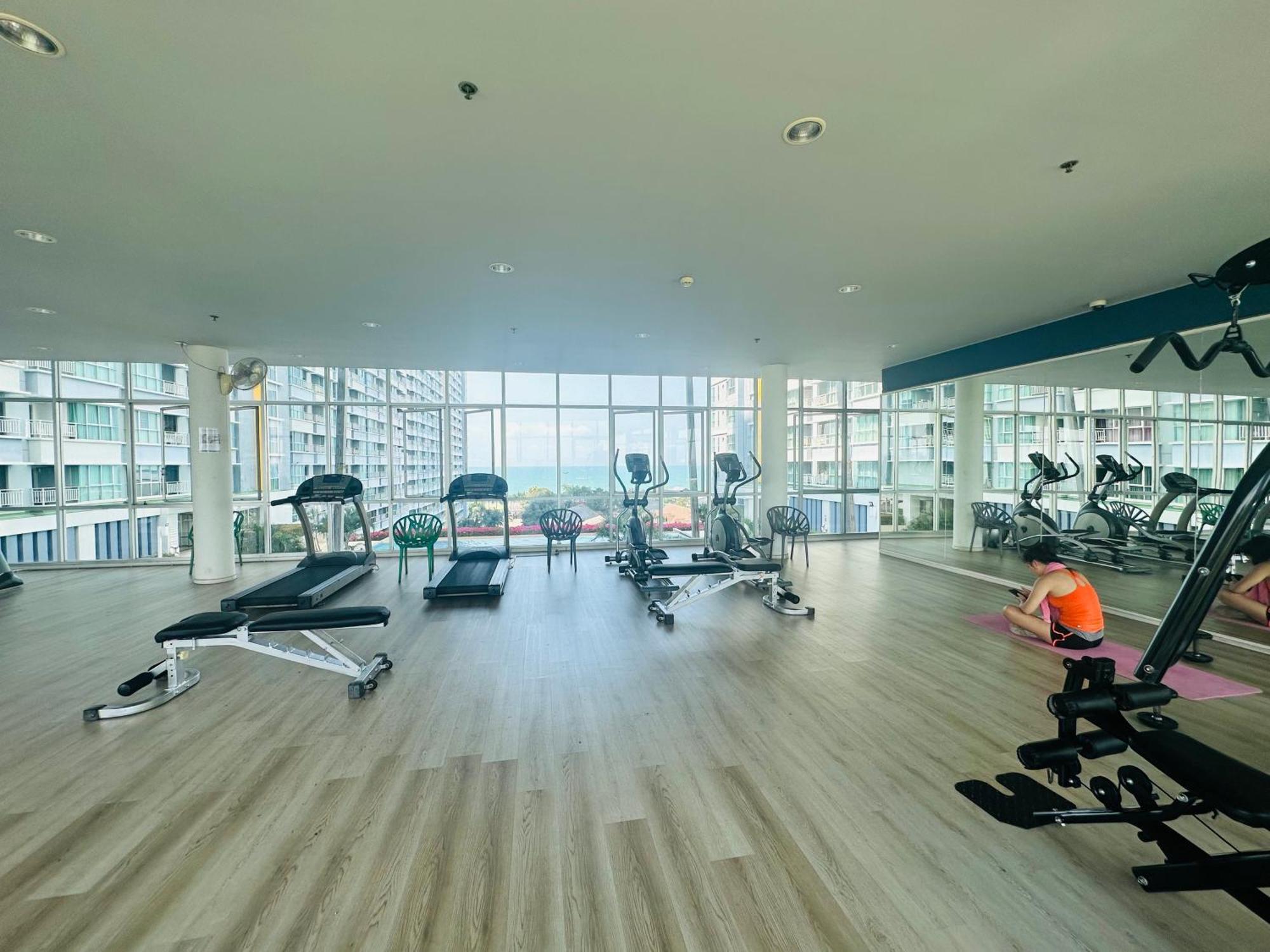 Seaview Beach Room Lumpini-Pool And Gym Face To Ocean Jomtien Beach Exterior photo