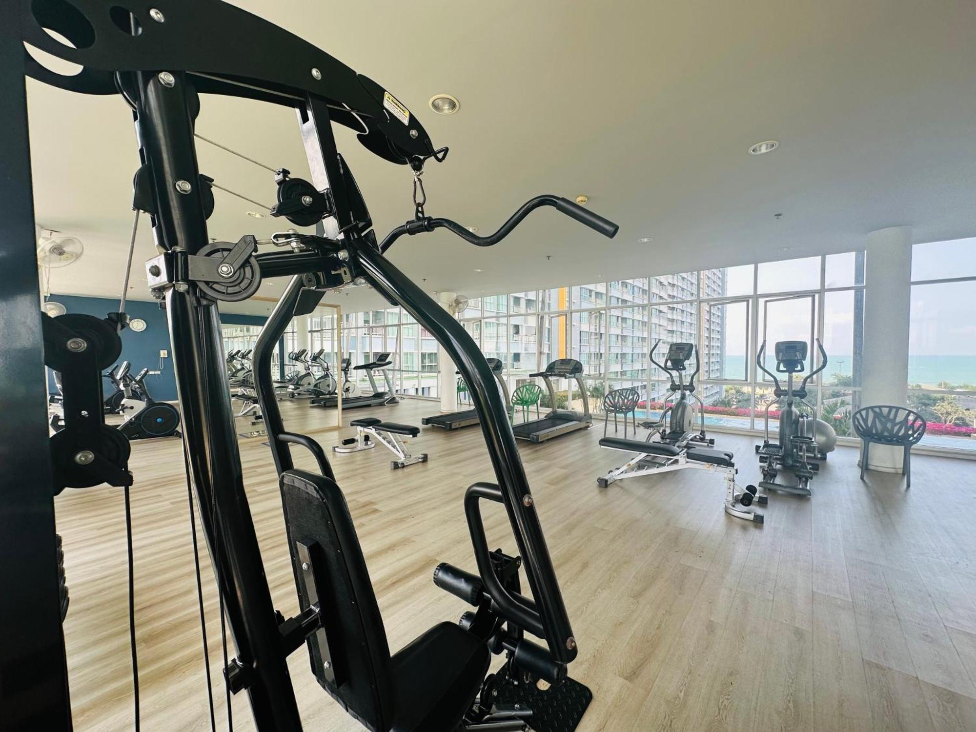 Seaview Beach Room Lumpini-Pool And Gym Face To Ocean Jomtien Beach Exterior photo