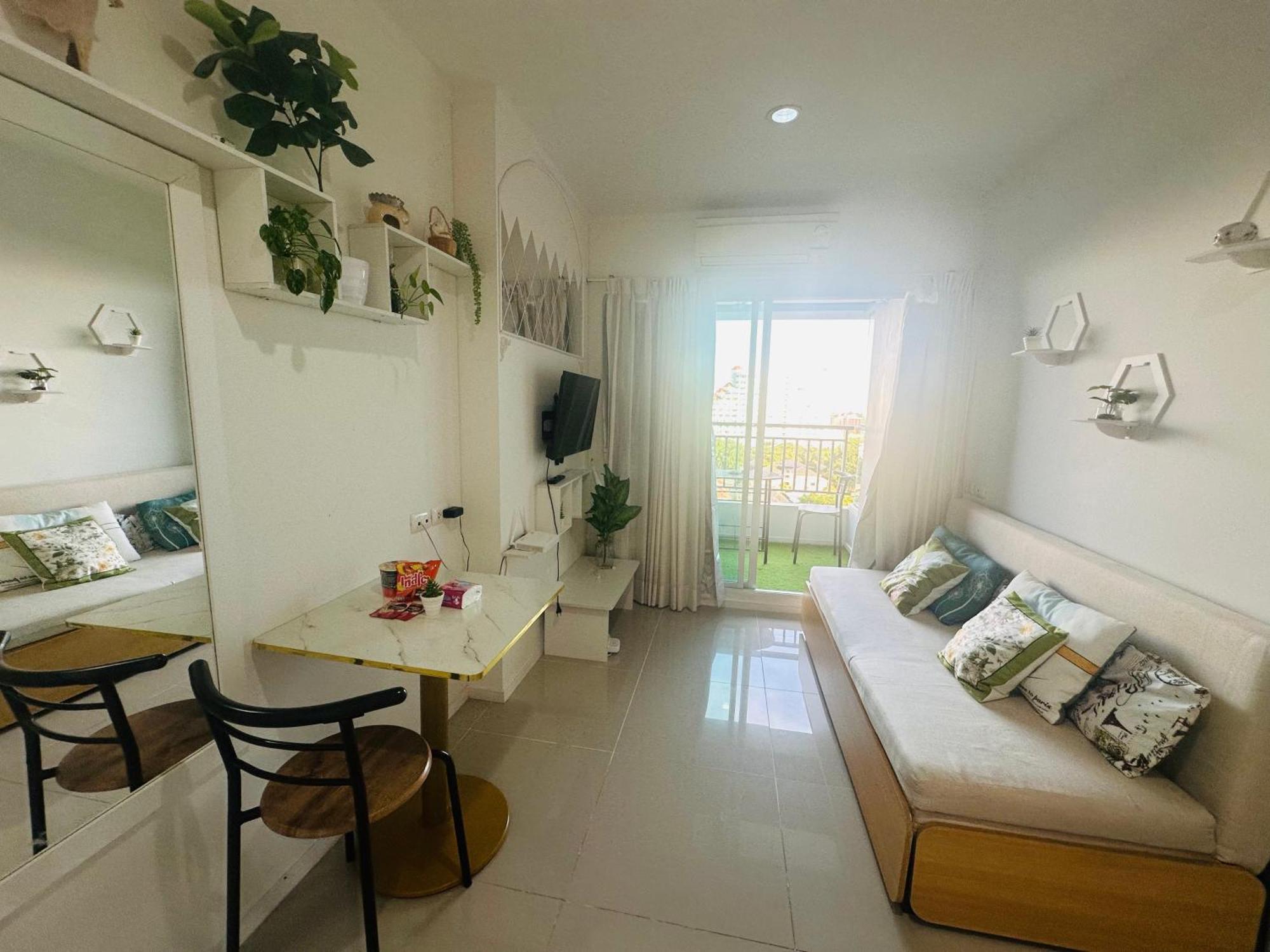 Seaview Beach Room Lumpini-Pool And Gym Face To Ocean Jomtien Beach Exterior photo